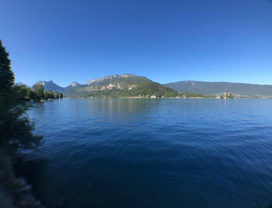 Charmant Et Spacieux Appartement A Quelques Pas Du Lac Duingt Exterior photo